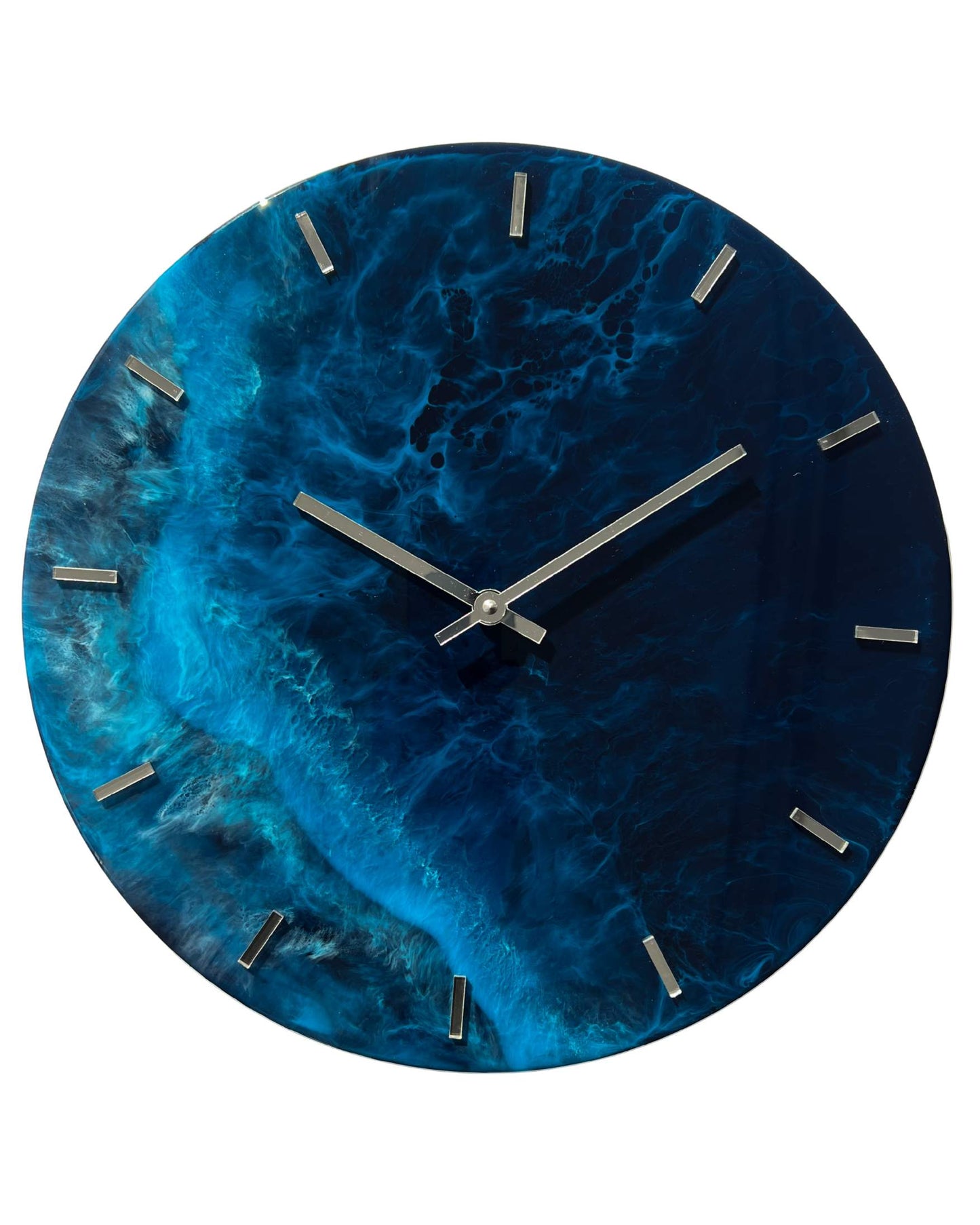 Kék fényes hullámos tenger falióra epoxigyantából.