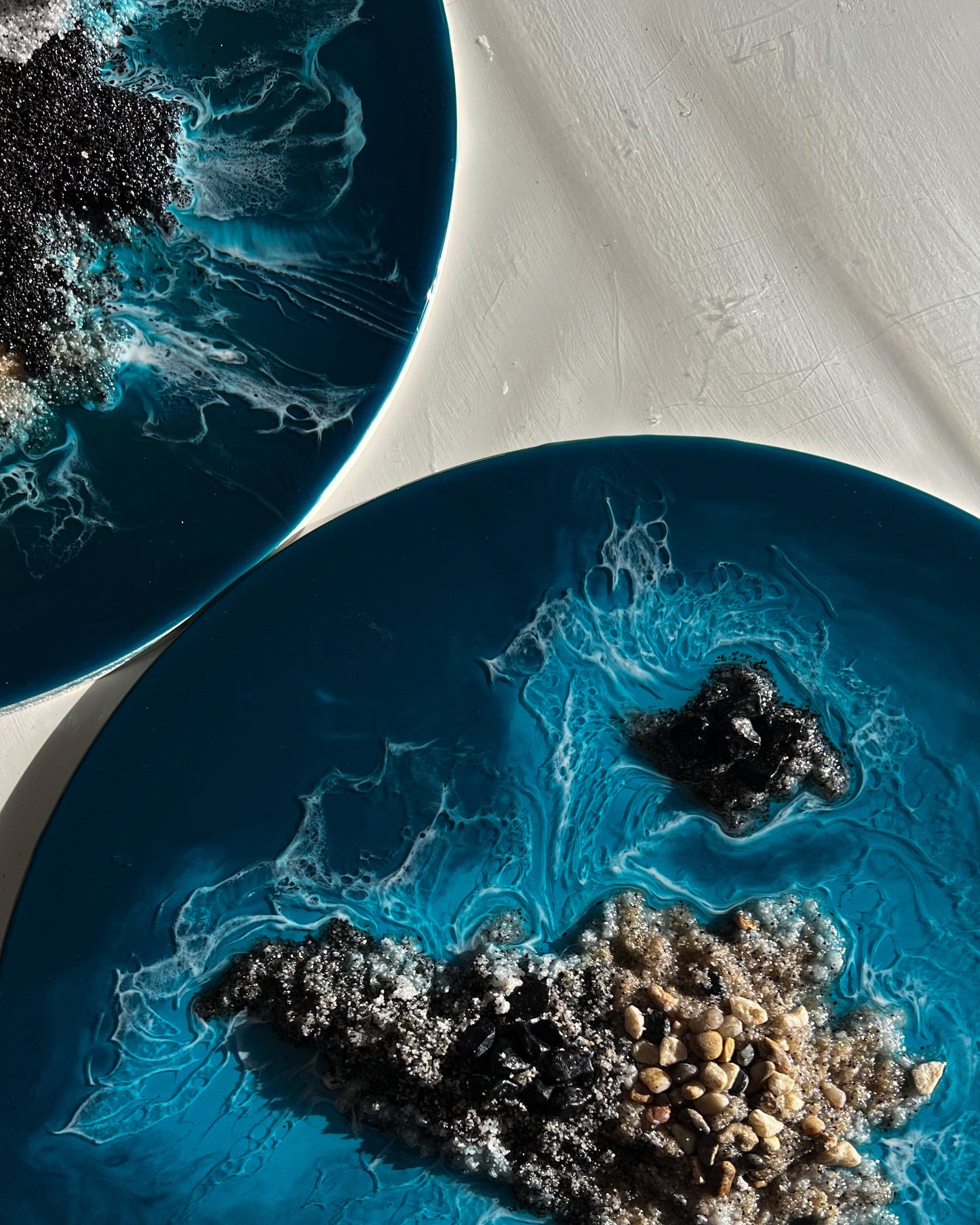 Kreatív kikapcsolódás, epoxigyanta workshop, türkizkék tenger.