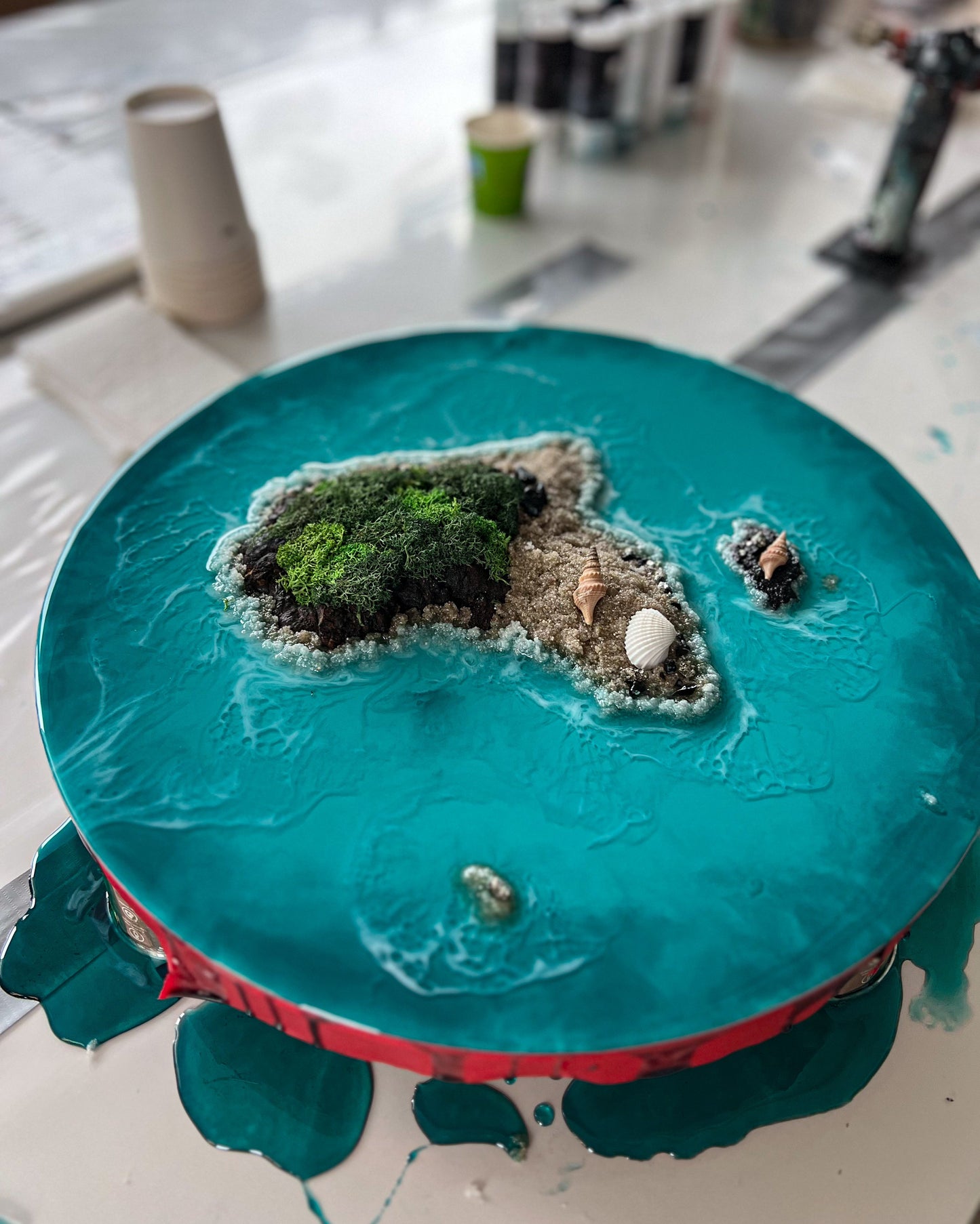 Kreatív kikapcsolódás, epoxigyanta workshop, türkizkék tenger.