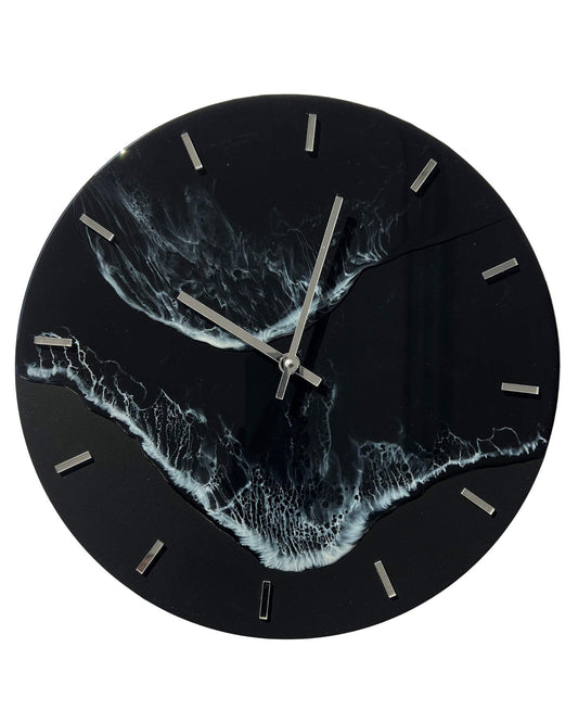 Sötétkék fényes hullámos óceán falióra epoxigyantából.